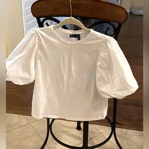 Top with puffy sleeves ,short sleeve